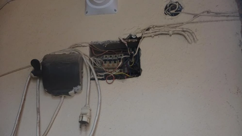 Yaşlı çifte dehşeti yaşattılar: Başları silah dayayıp 80 bin lirasını çaldılar