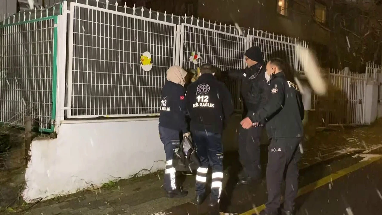 Üsküdar’da yangın! Çatıda mahsur kaldı