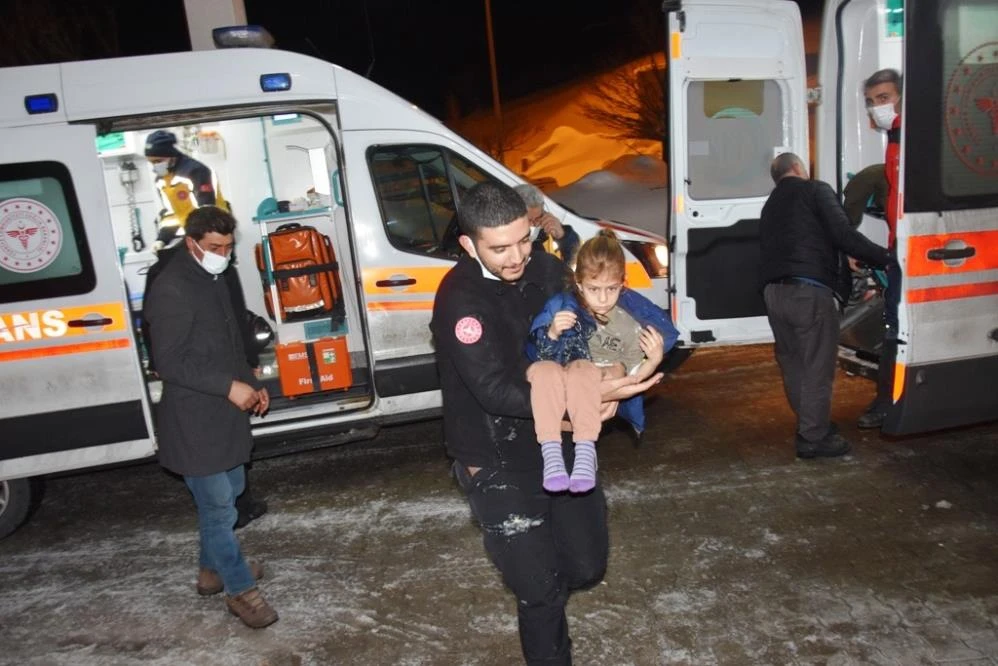 Ekipler sobadan zehirlenen aile için seferber oldu