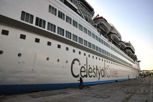 Kuşadası'nda kruvaziyer hareketliliği