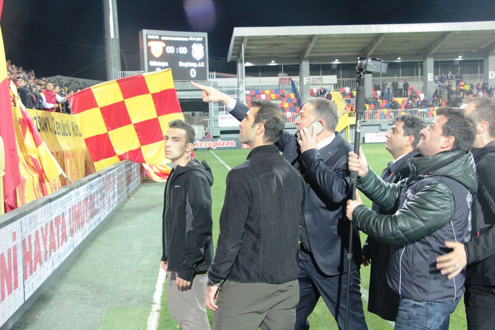 Göztepe-Beşiktaş maçında gözaltı