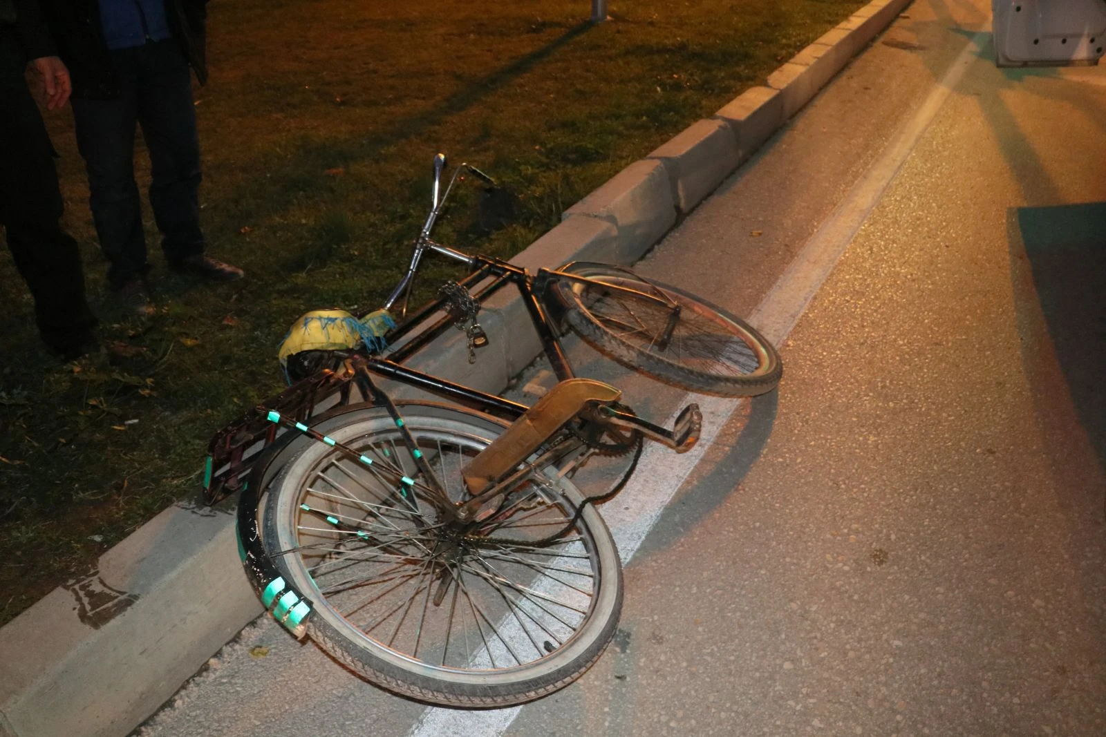 Otomobilin çarptığı bisiklet sürücüsü ağır yaralandı