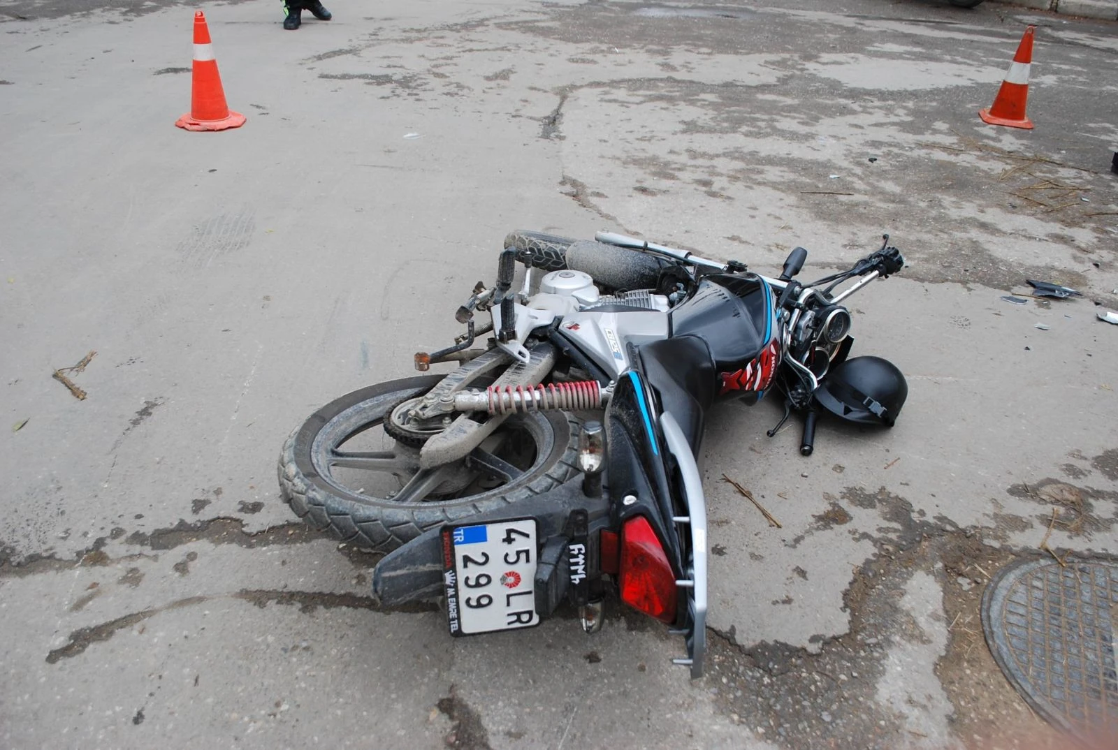 Motosikletle otomobil çarpıştı: 2 yaralı