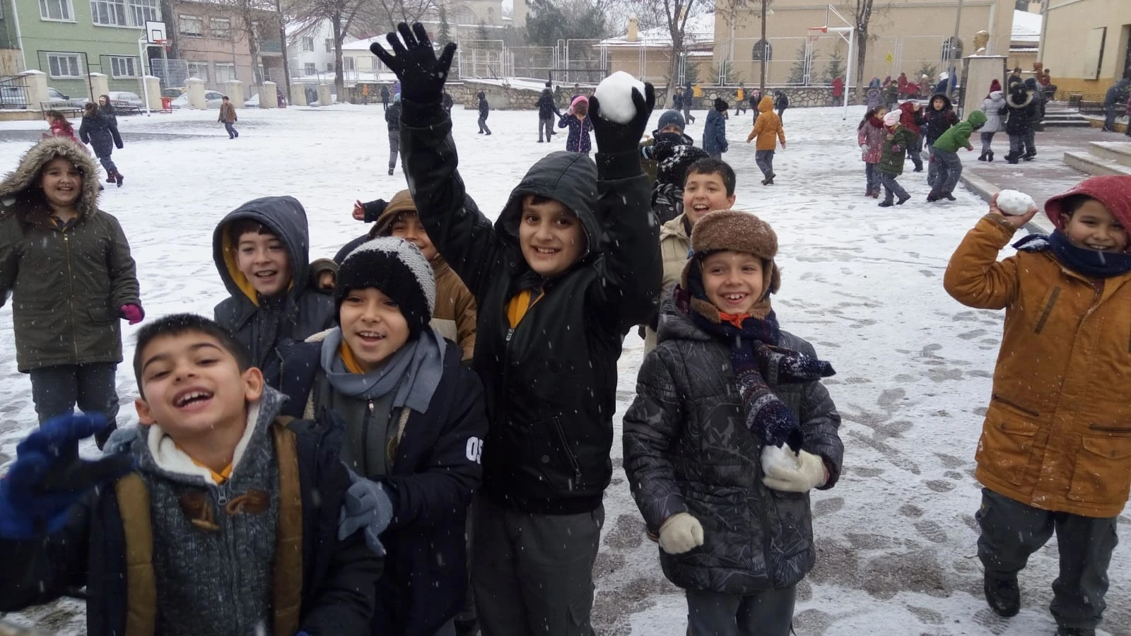 Çocukların kartopu keyfi