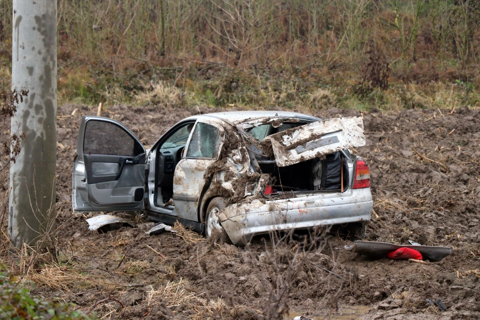 Kontrolden çıkan otomobil takla atarak tarlaya uçtu: 2 yaralı