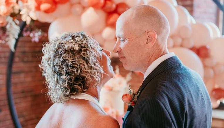 Alzheimer'lı adam evli olduğunu unuttu karısına yeniden aşık oldu