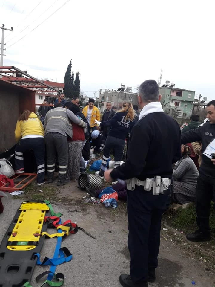 Hatay'da traktör devrildi: 15 yaralı