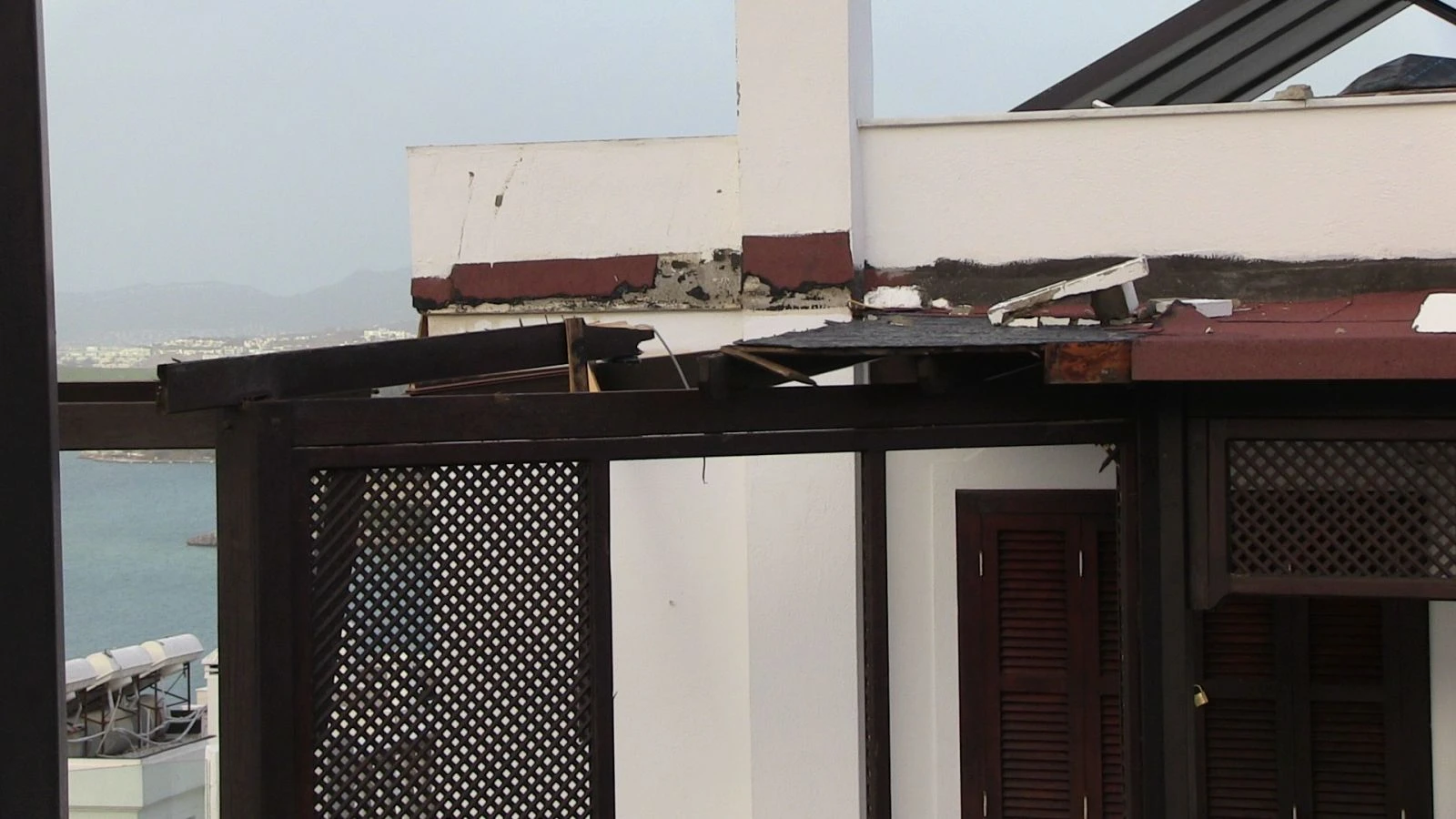 Fırtına Bodrum’u yıktı geçti