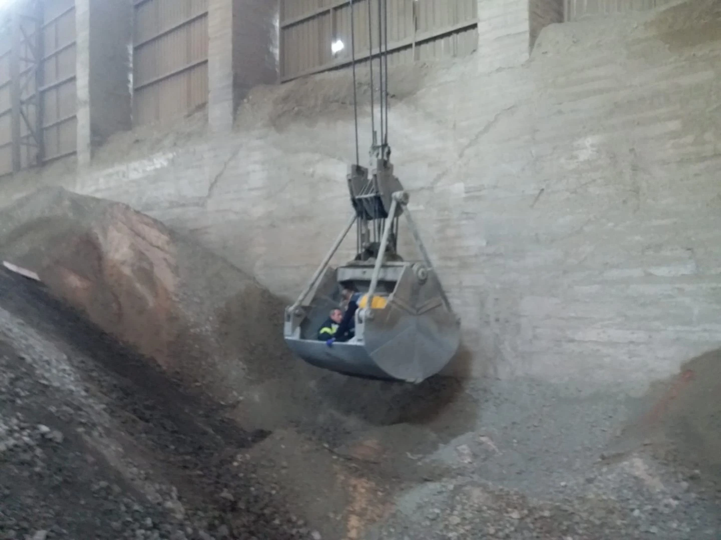 15 metre yükseklikten düşen işçi ağır yaralandı