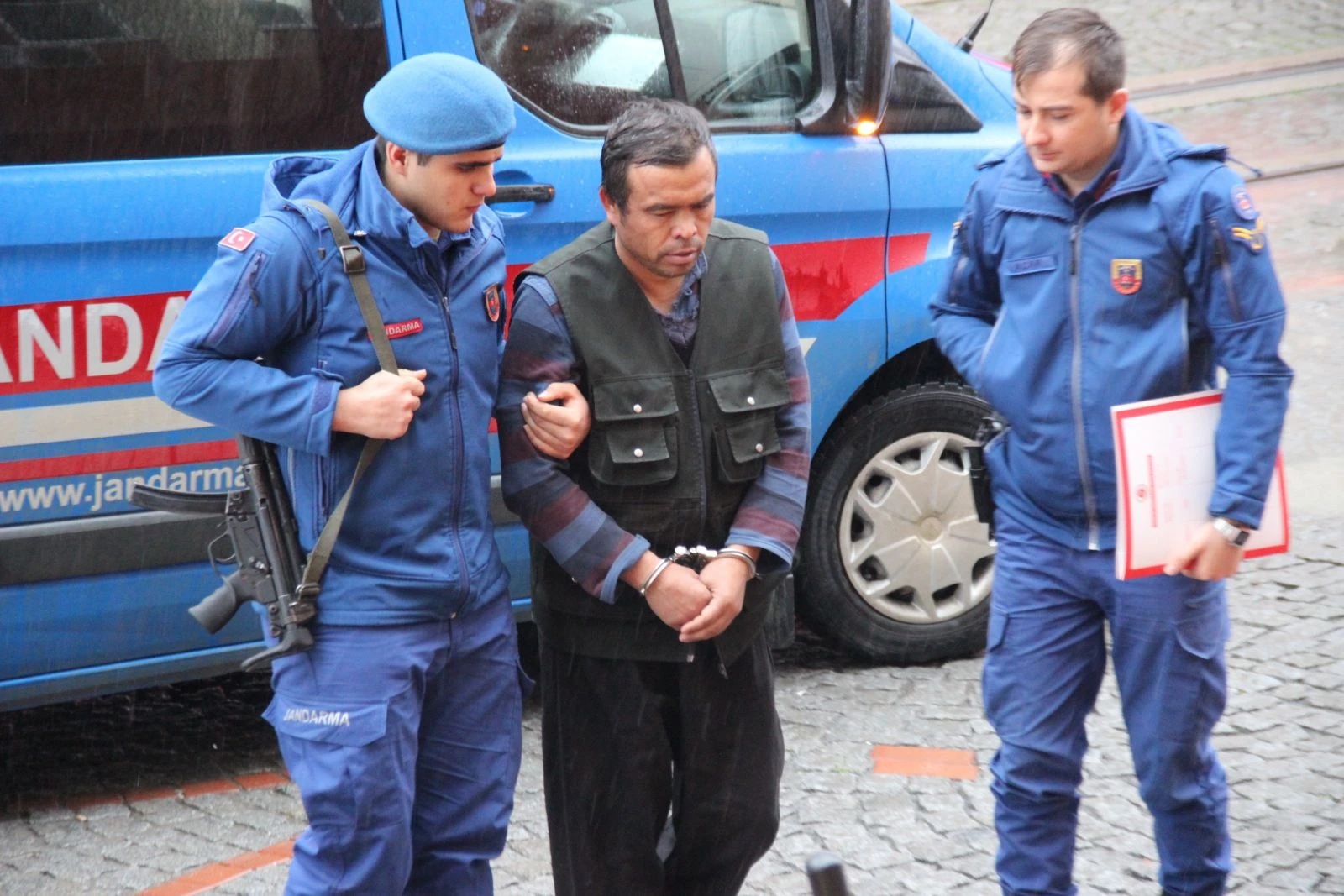 Sınırdışı edilmek üzere bekletilen şahsın üzerinden 7 bin 253 uyarıcı hap çıktı