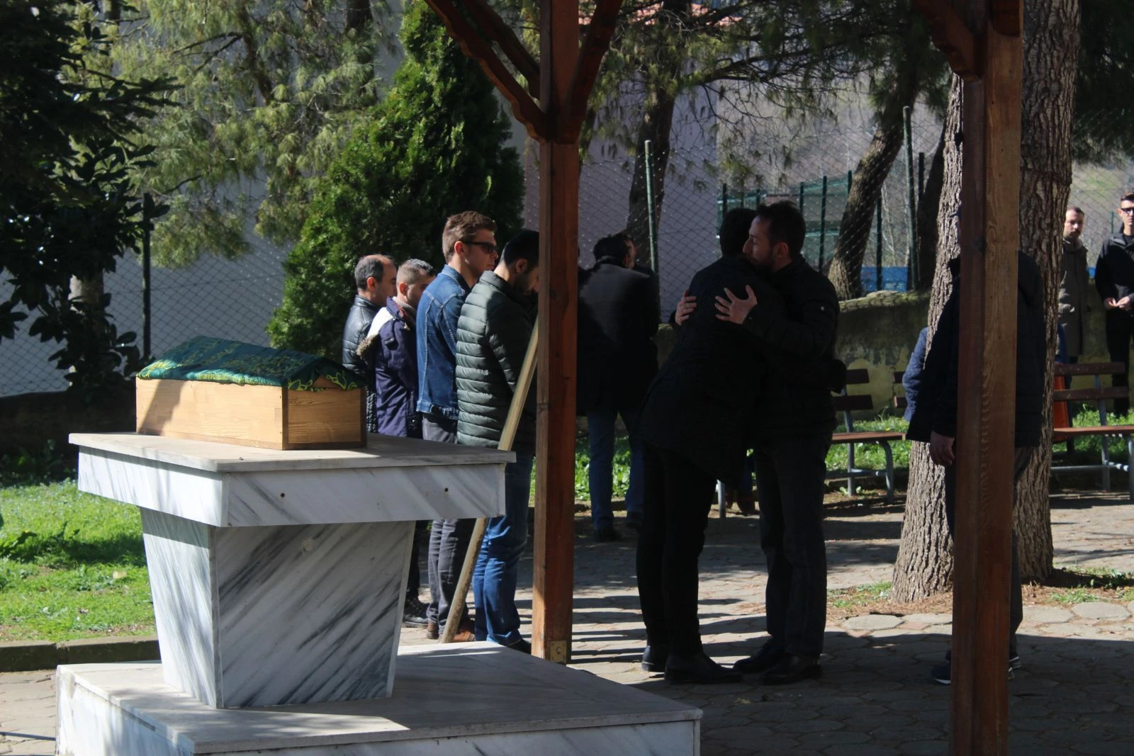 Komşusunun üzerine düştüğü Zeynep bebek, son yolculuğuna uğurlandı