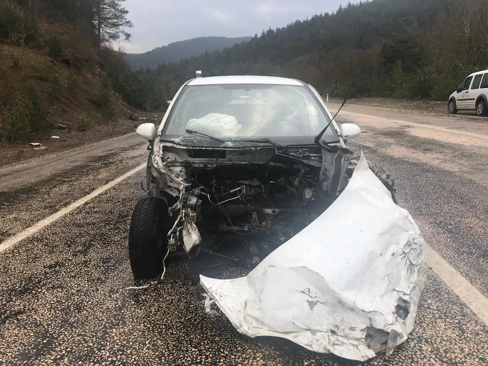 Bu araçtan burnu dahi kanamadan kurtuldu