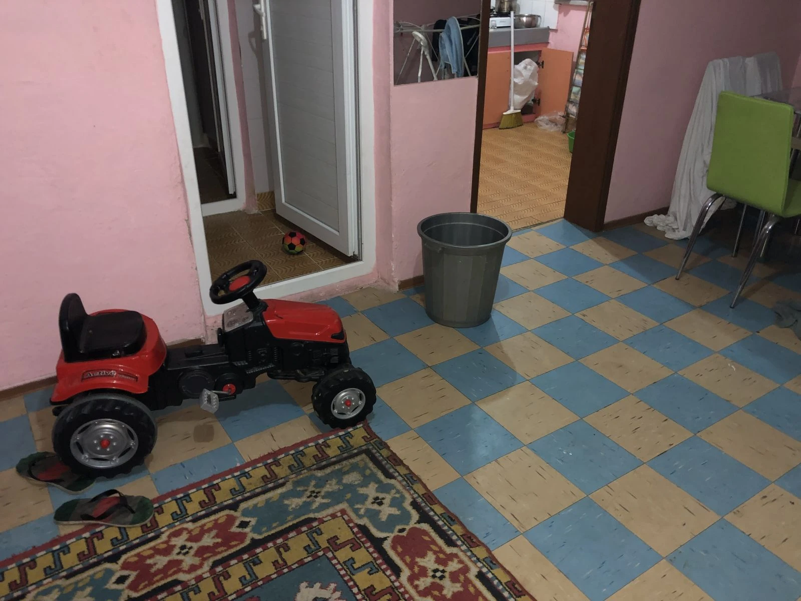 Bir kova suda boğuldu