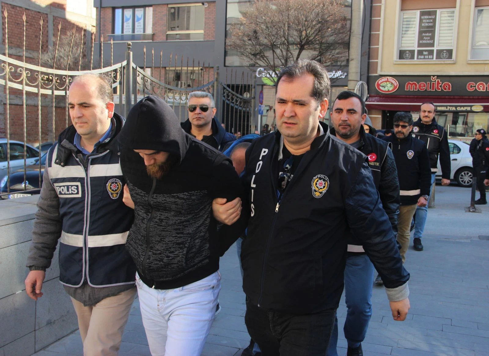 Sokak satıcılarına Narko darbesi