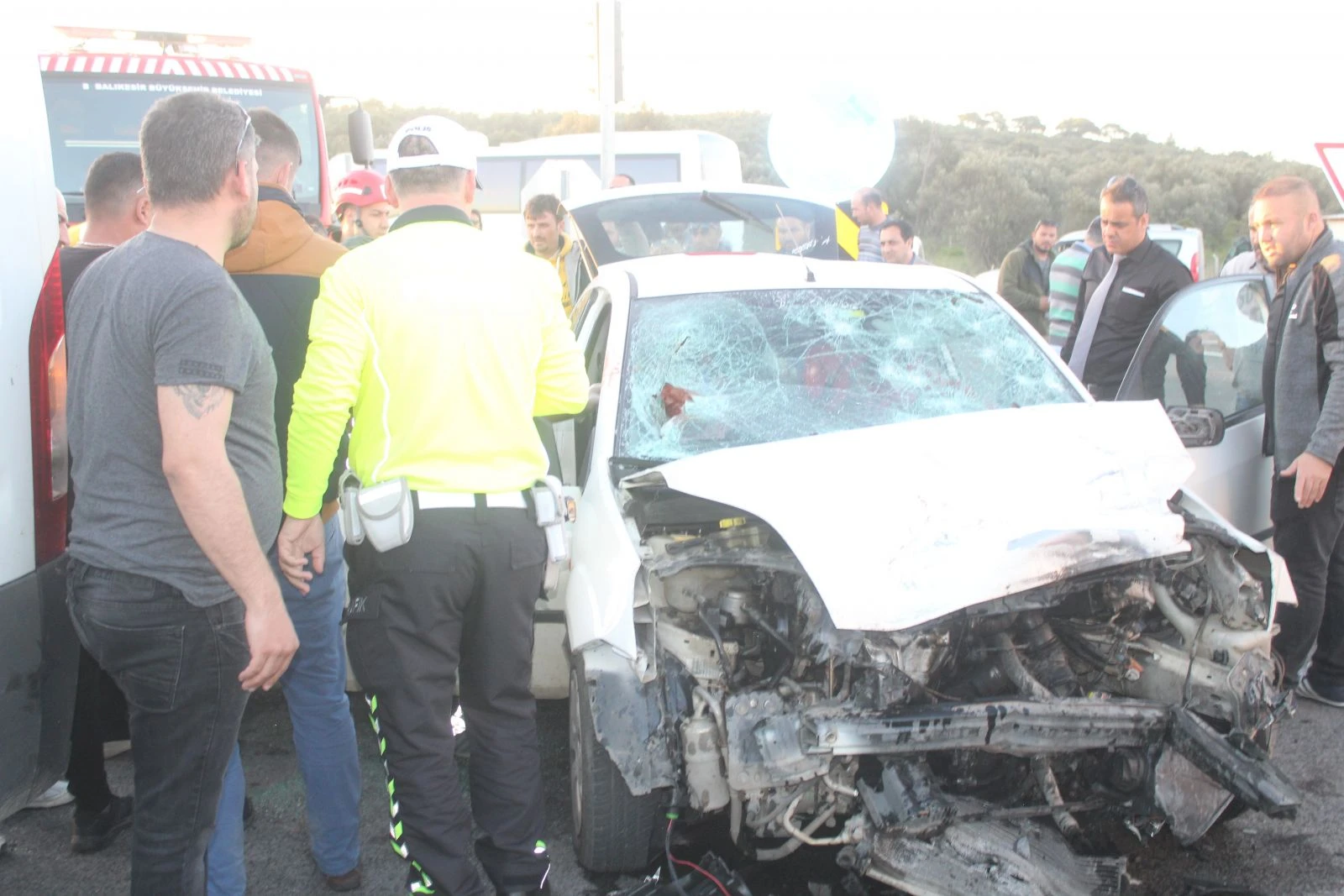 Ayvalık’ta trafik kazası; 2’si ağır 4 yaralı