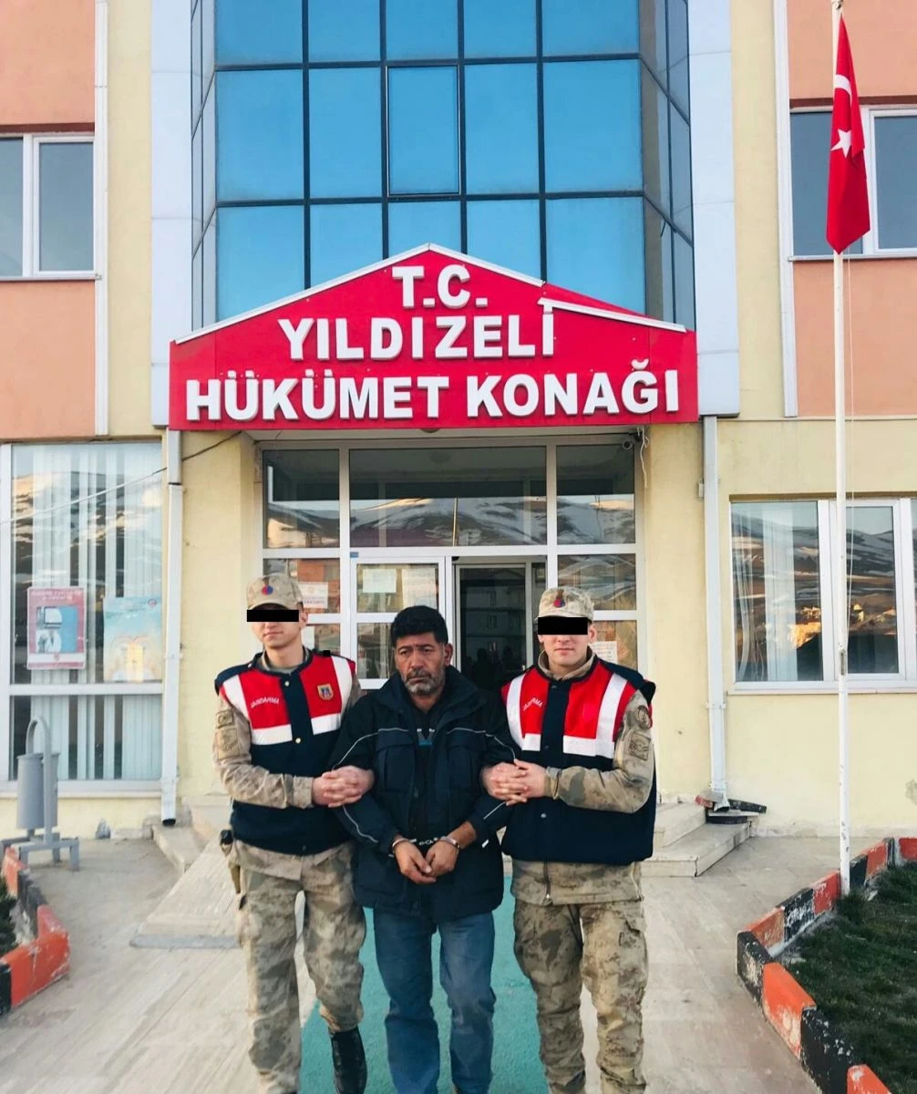 82 yıl hapis cezası bulunan şahıs babasının evinde yakalandı