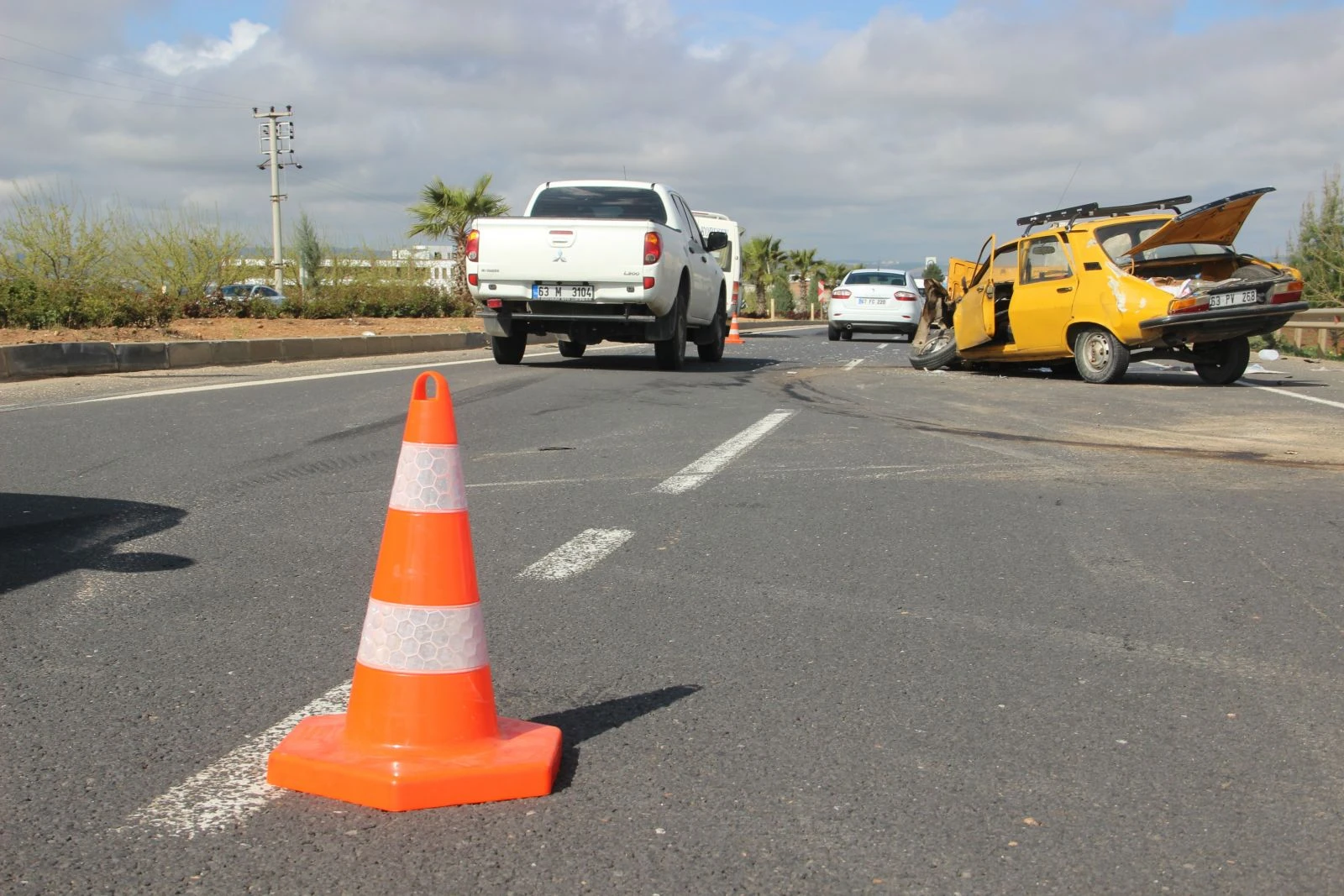 Otomobille minibüs çarpıştı: 6 yaralı