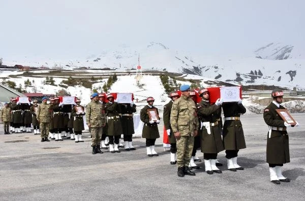 Hakkari şehitlerine veda töreni