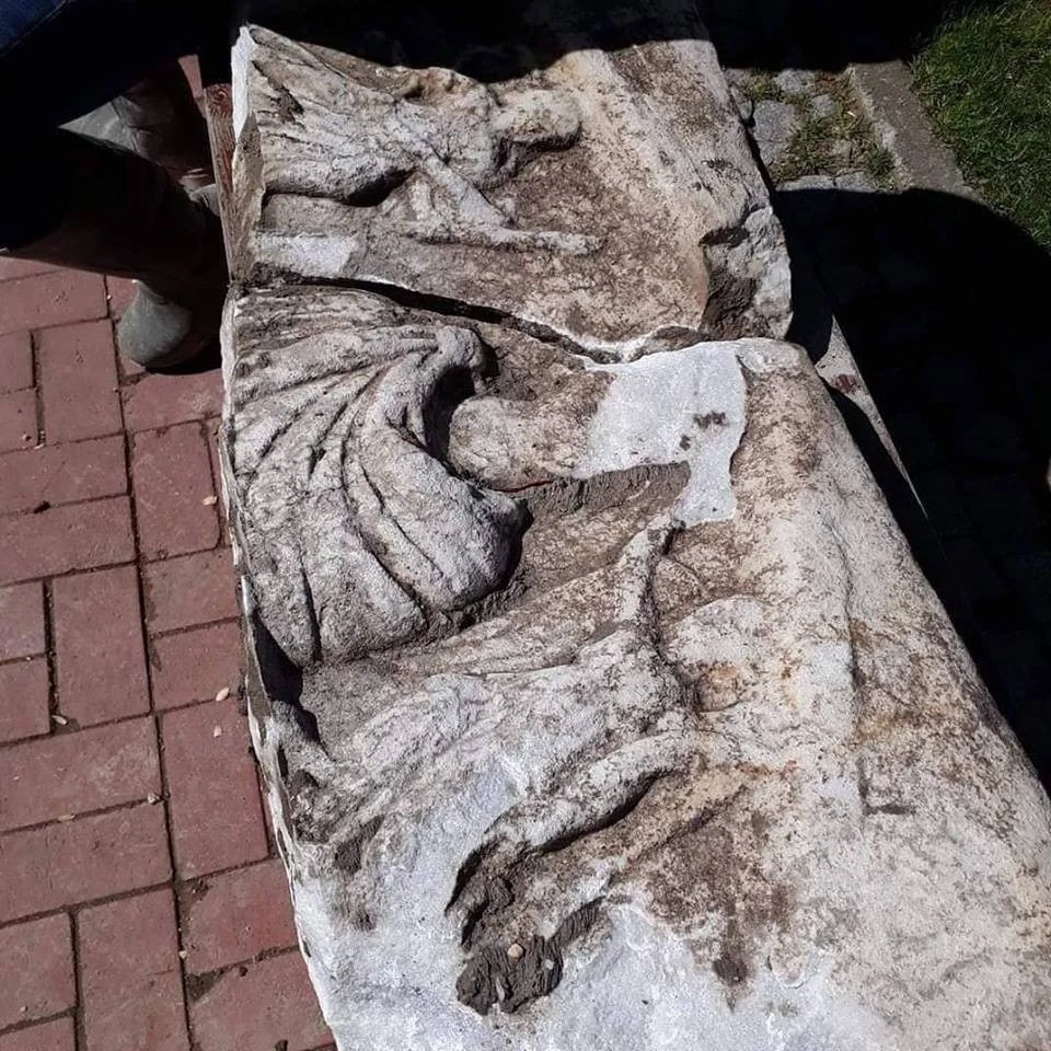 Kanalizasyondan 2000 yıllık lahit çıktı