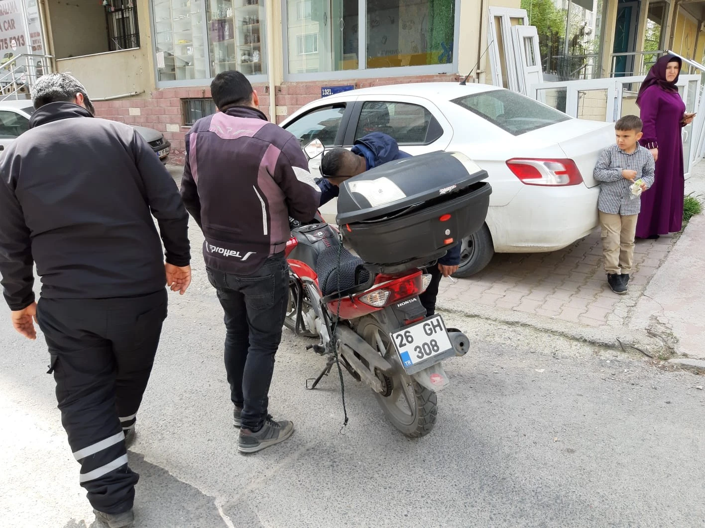 Habere giden gazeteci ölümden döndü