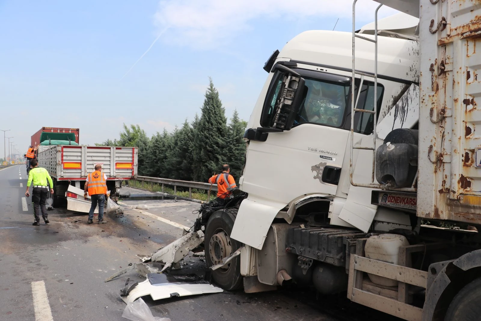Kocaeli TEM Otoyolunda zincirleme kaza: 4 yaralı