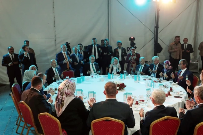 Binali Yıldırım 'Lütfen bunu not edin, ileride işinize yarayacak' deyip telefon numarasını paylaştı