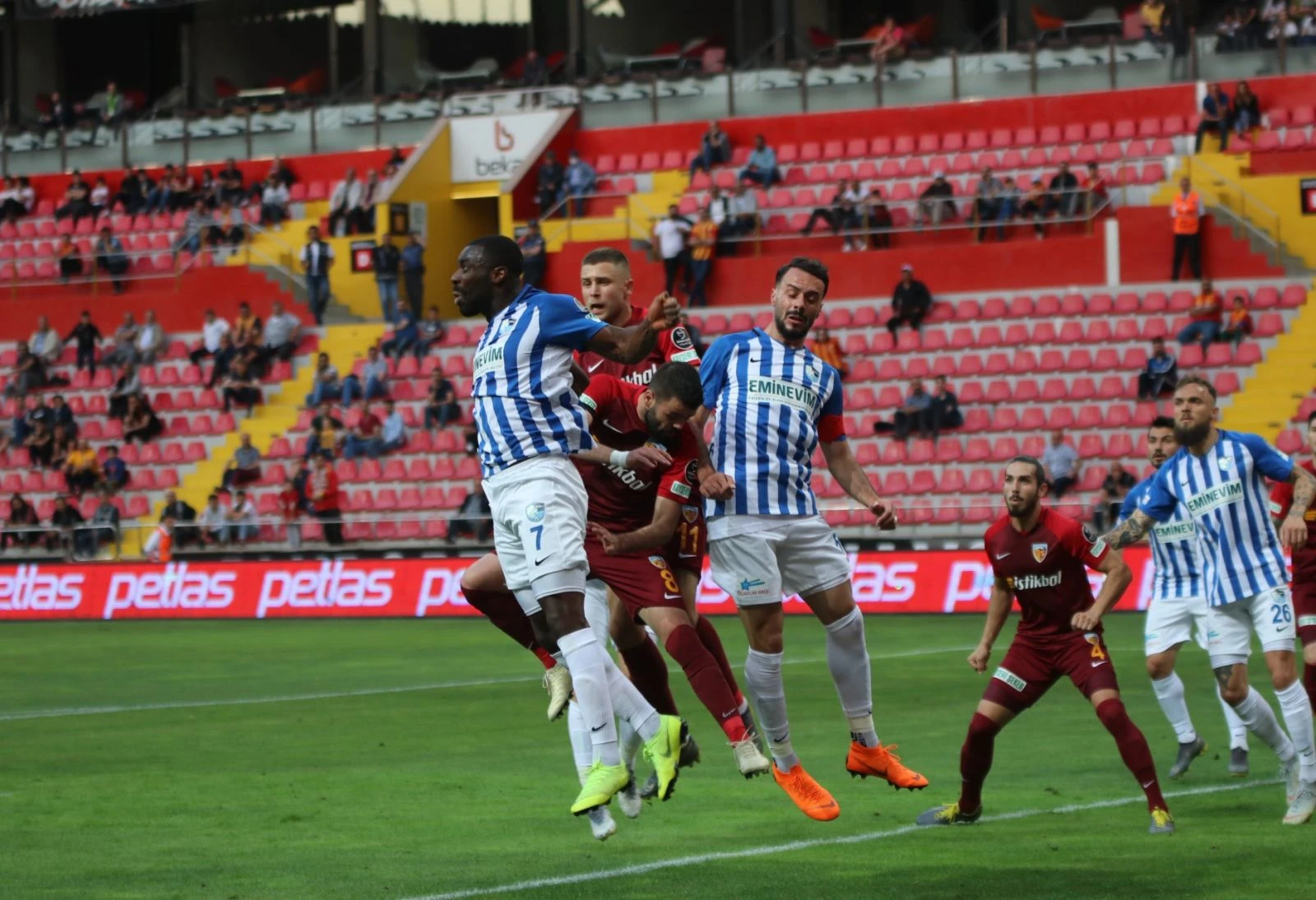 Göztepe Süper Lig'de kaldı, Bursaspor ve BB Erzurumspor veda etti