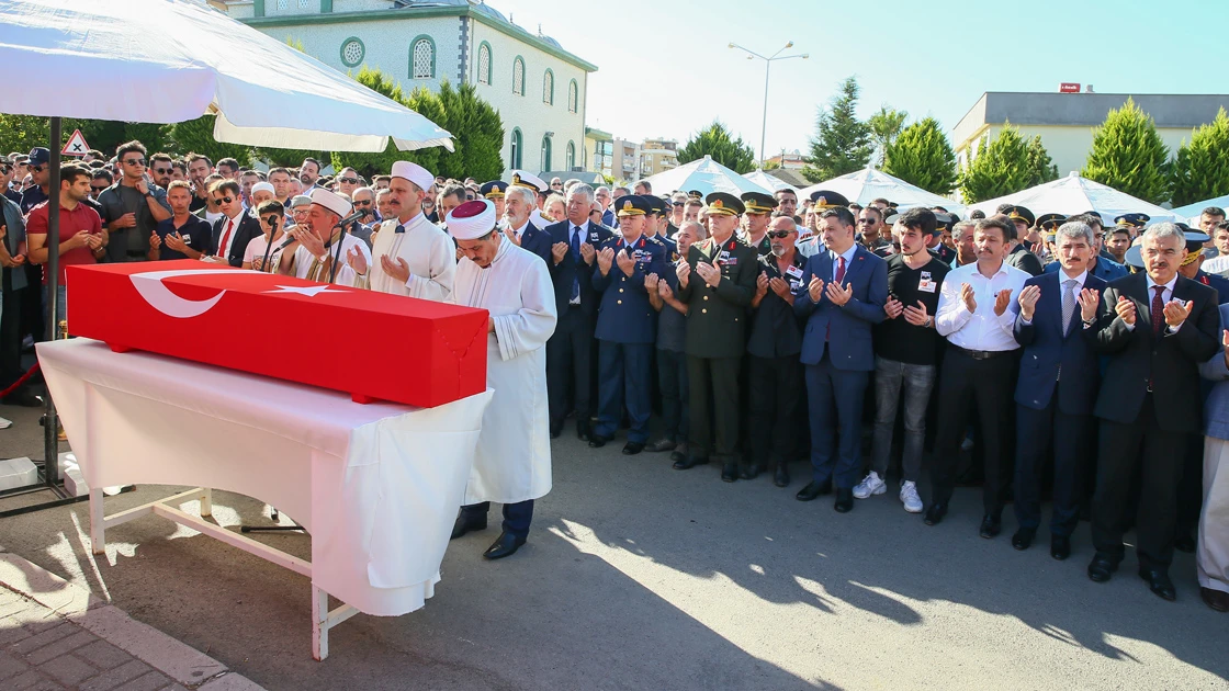 Şehit teğmen son yolculuğuna uğurlandı