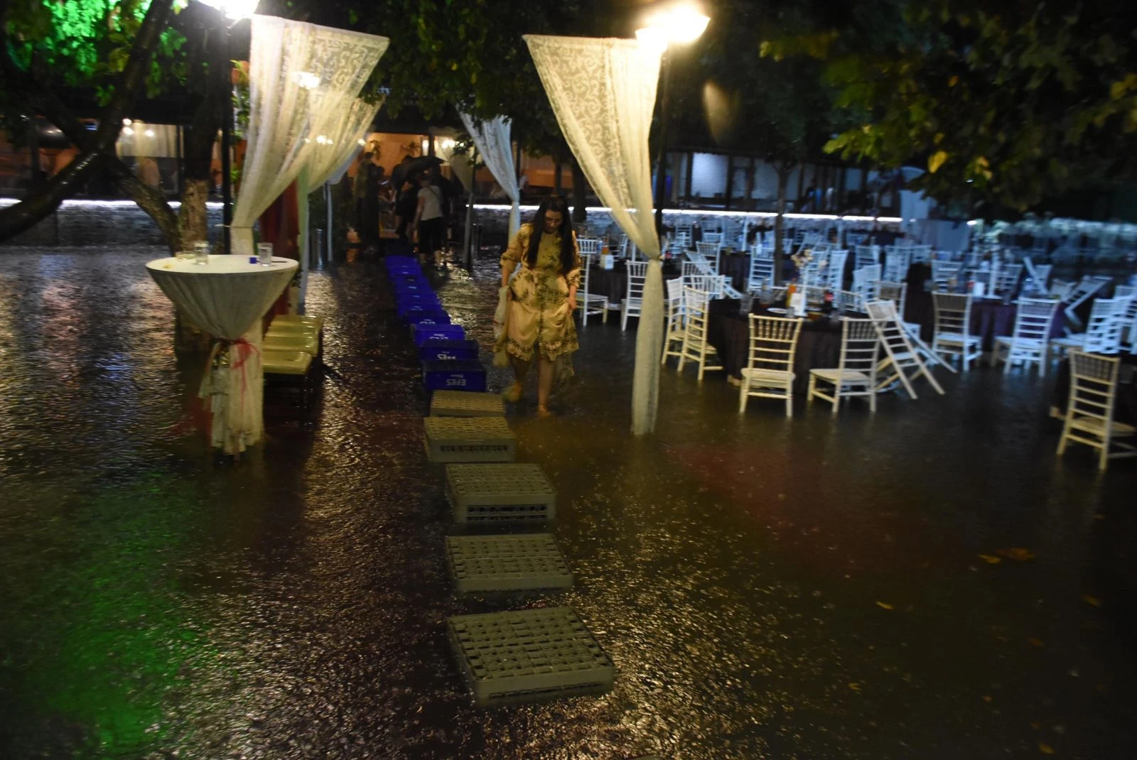 Edirne gece vakti gelen yağmura teslim oldu
