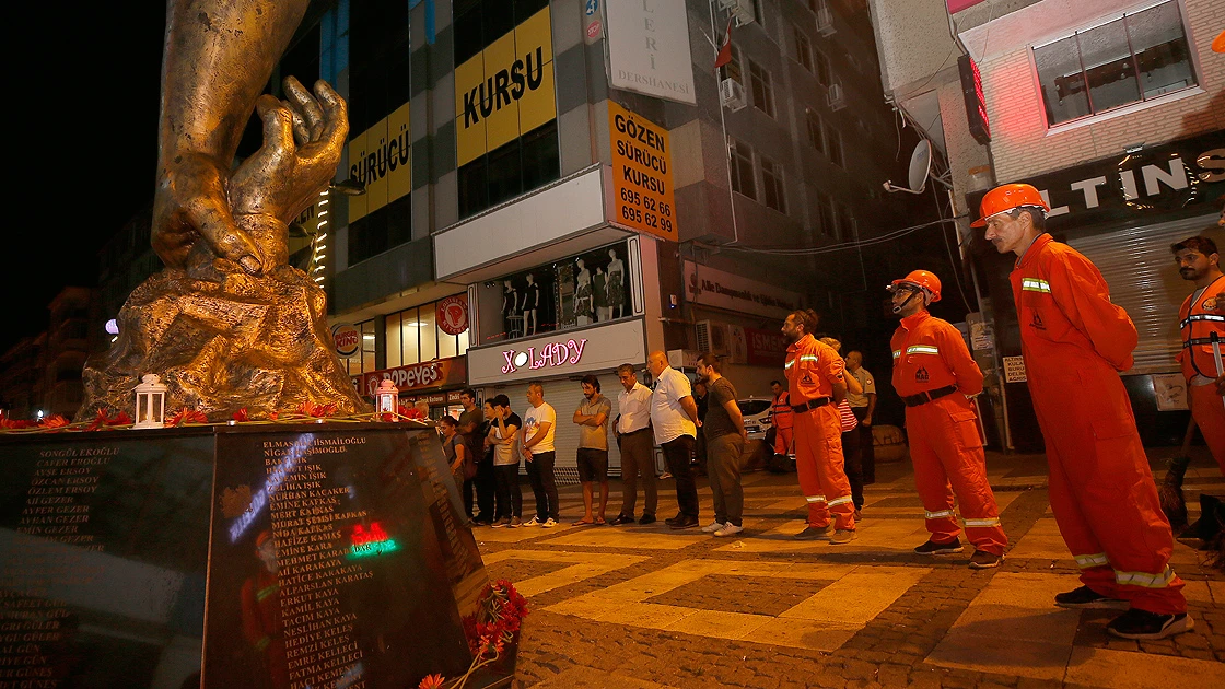 Marmara Depreminin 20. yılında hayatını kaybedenler anıldı