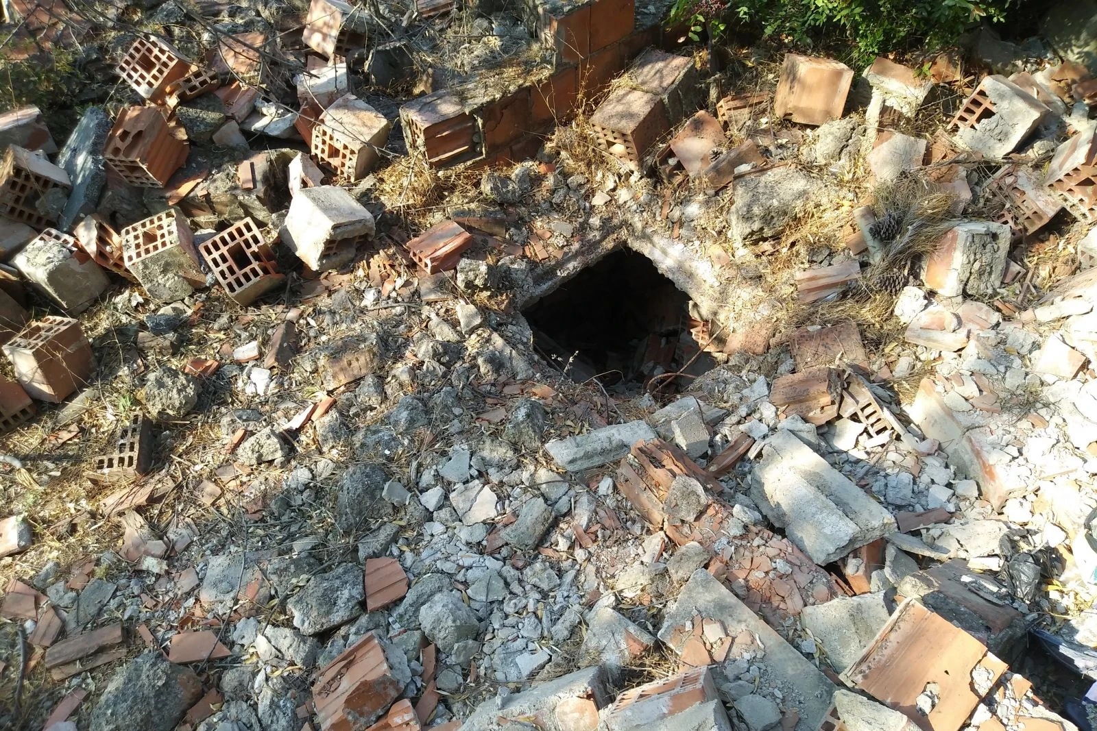 Türkiye'nin sarsan cinayette yeni detaylar! Minik Eymen'in bırakıldığı çukur görüntülendi