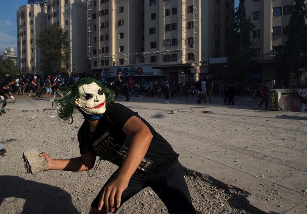 Şili’de göstericiler Arjantin Büyükelçisinin evine saldırdı