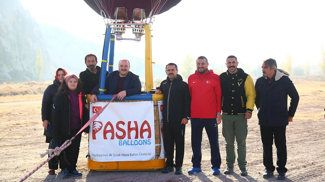 Bakan Varank ilk yerli balon ile uçtu