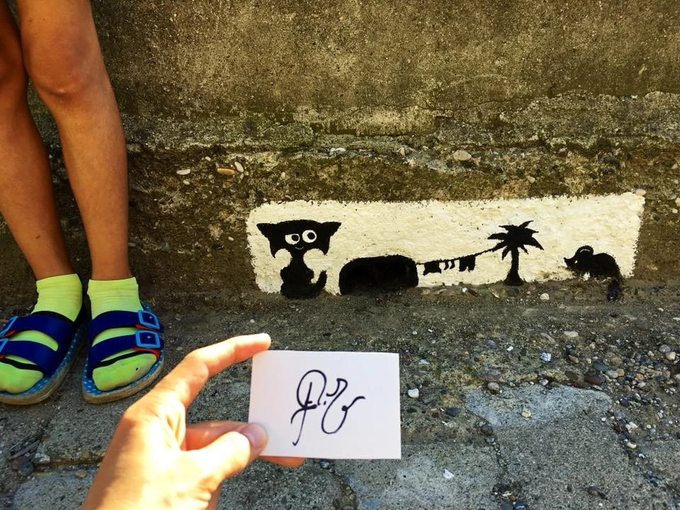 Duvarlar Elif'in elleriyle hayat buluyor