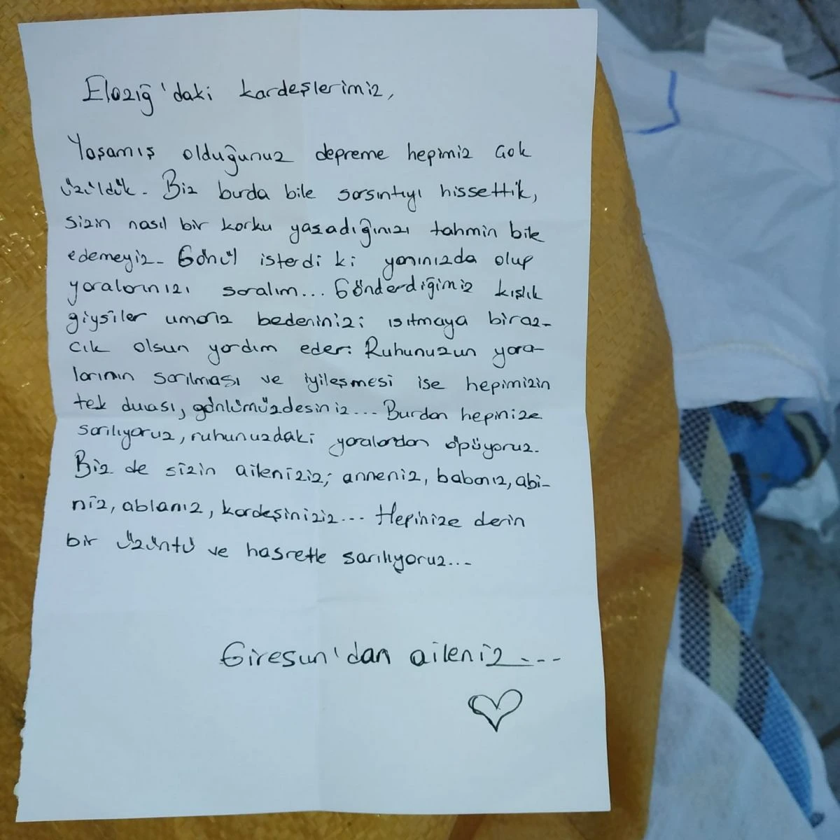 Yardım paketinden çıkan not duygulandırdı