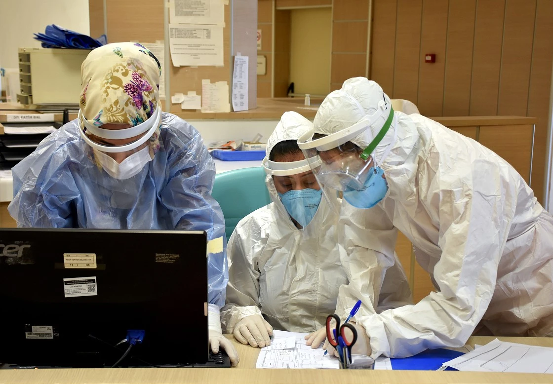 'Kimse bu hastalığın kendinde hafif seyredeceği fikrine kapılmasın'