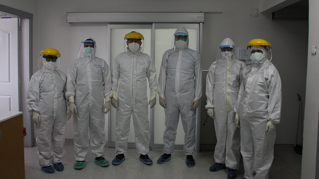 Kovid-19'la mücadelede eşi ve çocuklarından ayrı 5 ay geçirdi