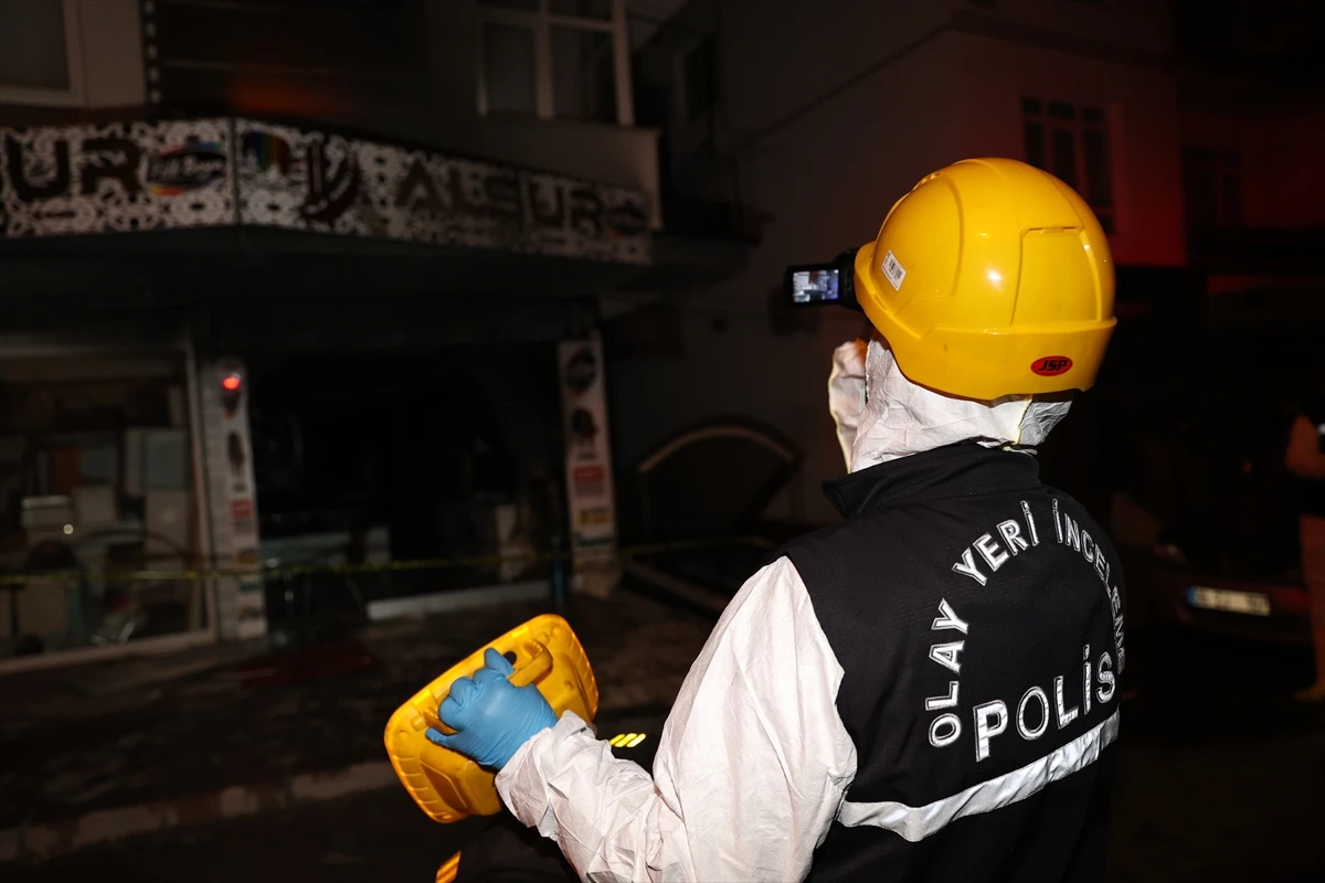 İş yerini yakıp sahibine canlı videoyla izlettiler