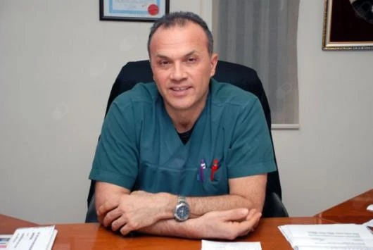 Doktor eşi tarafından sırtından vuruldu