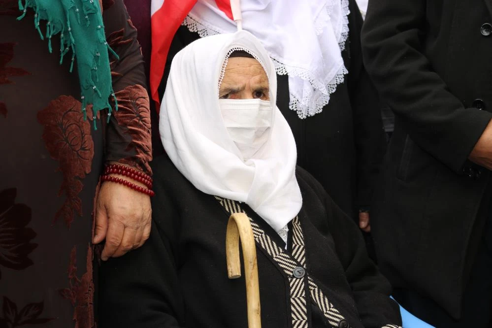 HDP önündeki ailelerin çığlığı Türkiye'yi sarmaya devam ediyor