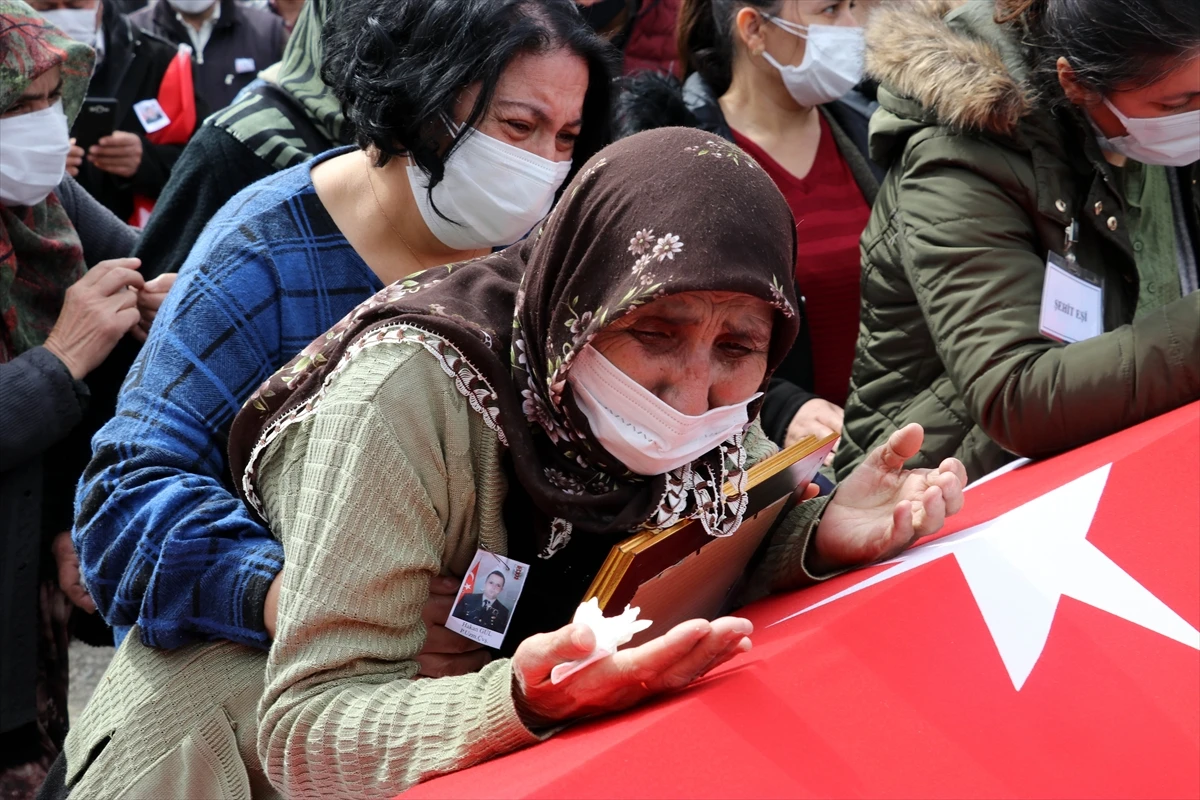 Bitlis şehitlerimize veda