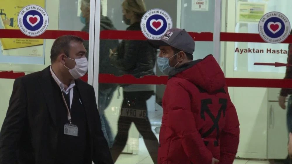 Rasim Öztekin'in ölüm haberi sonrası sevenleri hastaneye akın etti