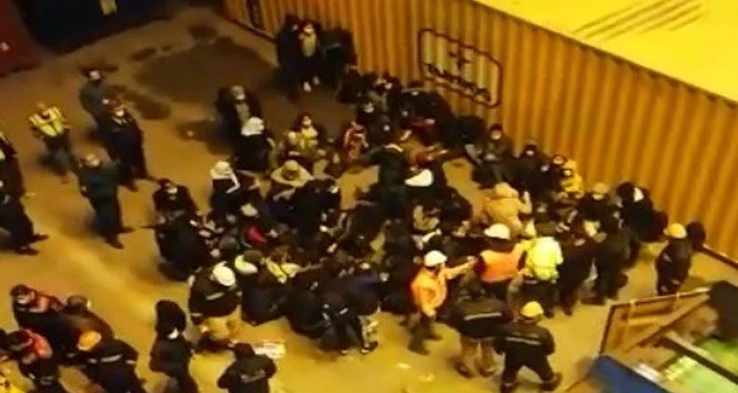 Göçmenler havasızlıktan ölmek üzereyken bulundu