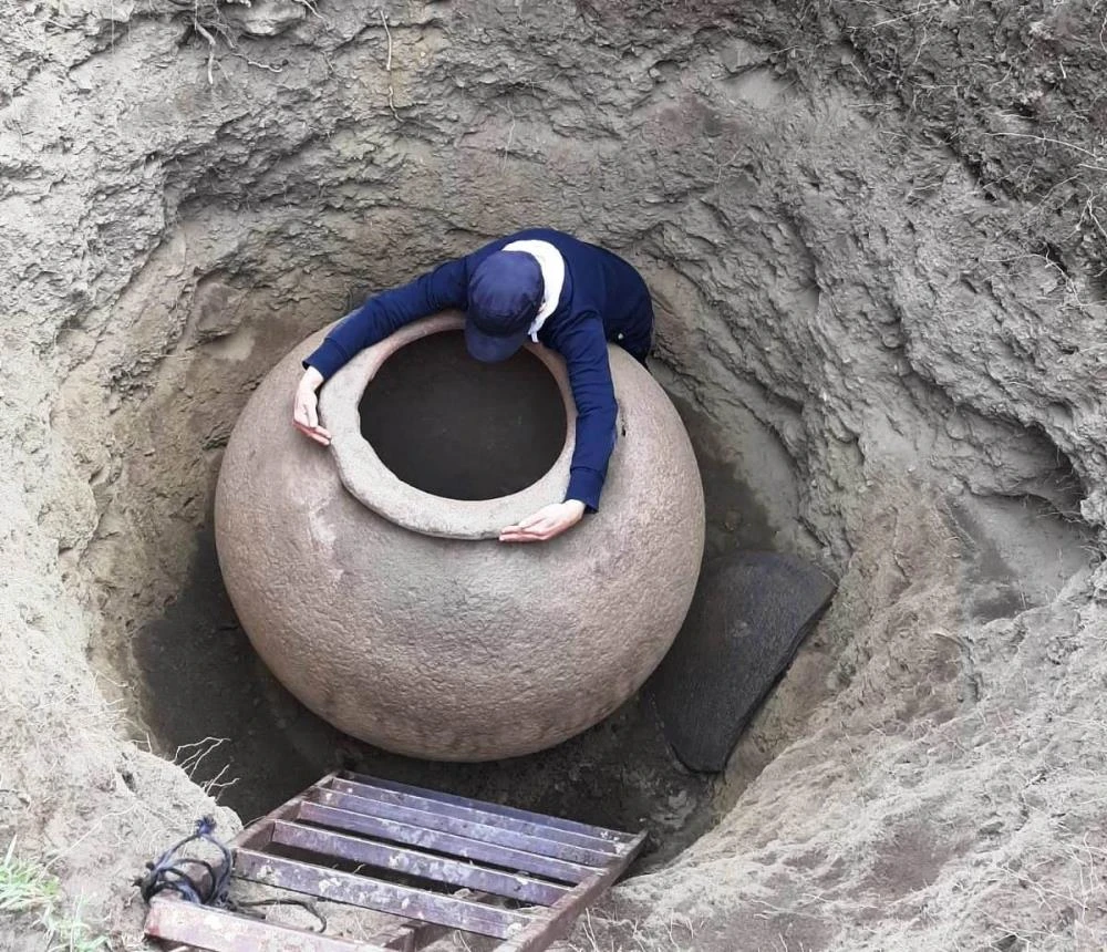 Bir insan boyundaki dev küp heyecanlandırdı