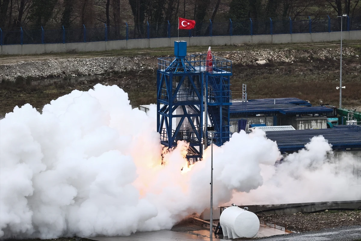 "Ay'a Sert İniş" görevinde kullanılması planlanan hibrit roket motorunun testi başarıyla sonuçlandı