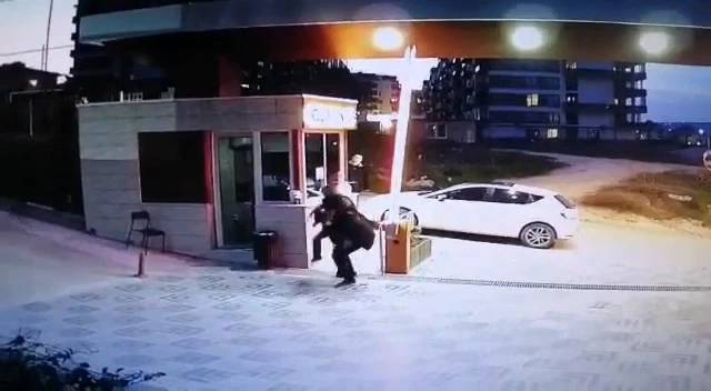 Yeğeninin kaybolduğu gerekçesiyle site güvenliğini böyle dövdü