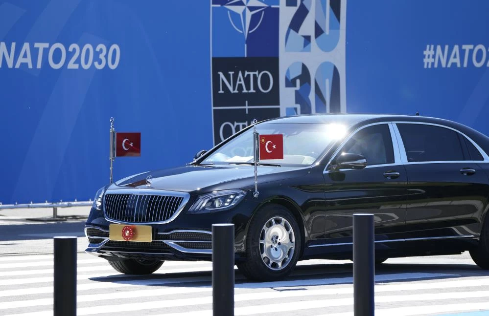 NATO Zirvesi'nde diplomasi trafiği