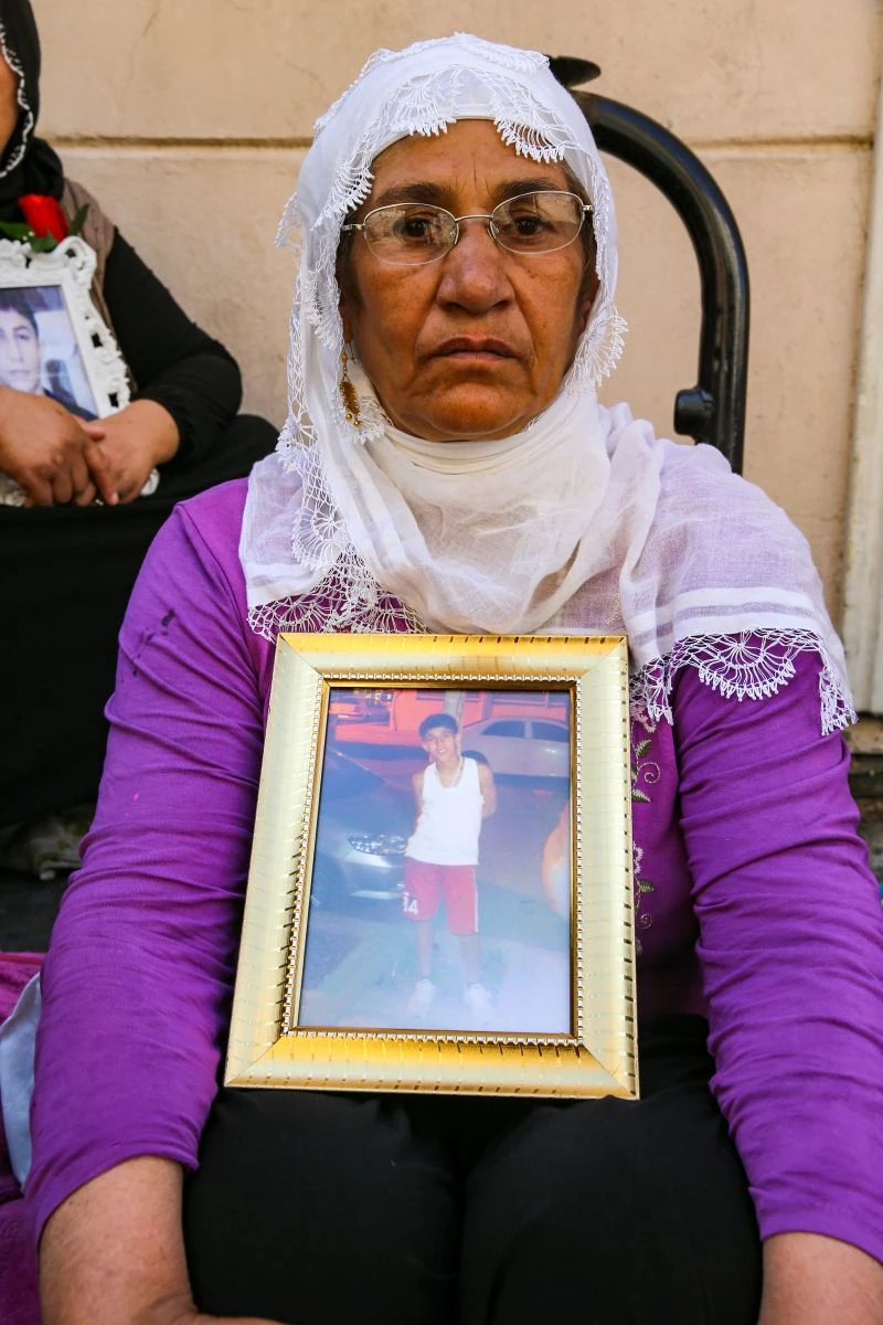 Oturma eylemi yapan Diyarbakırlı anne HDP'li bir kişi tarafından tehdit edildiğini söyledi