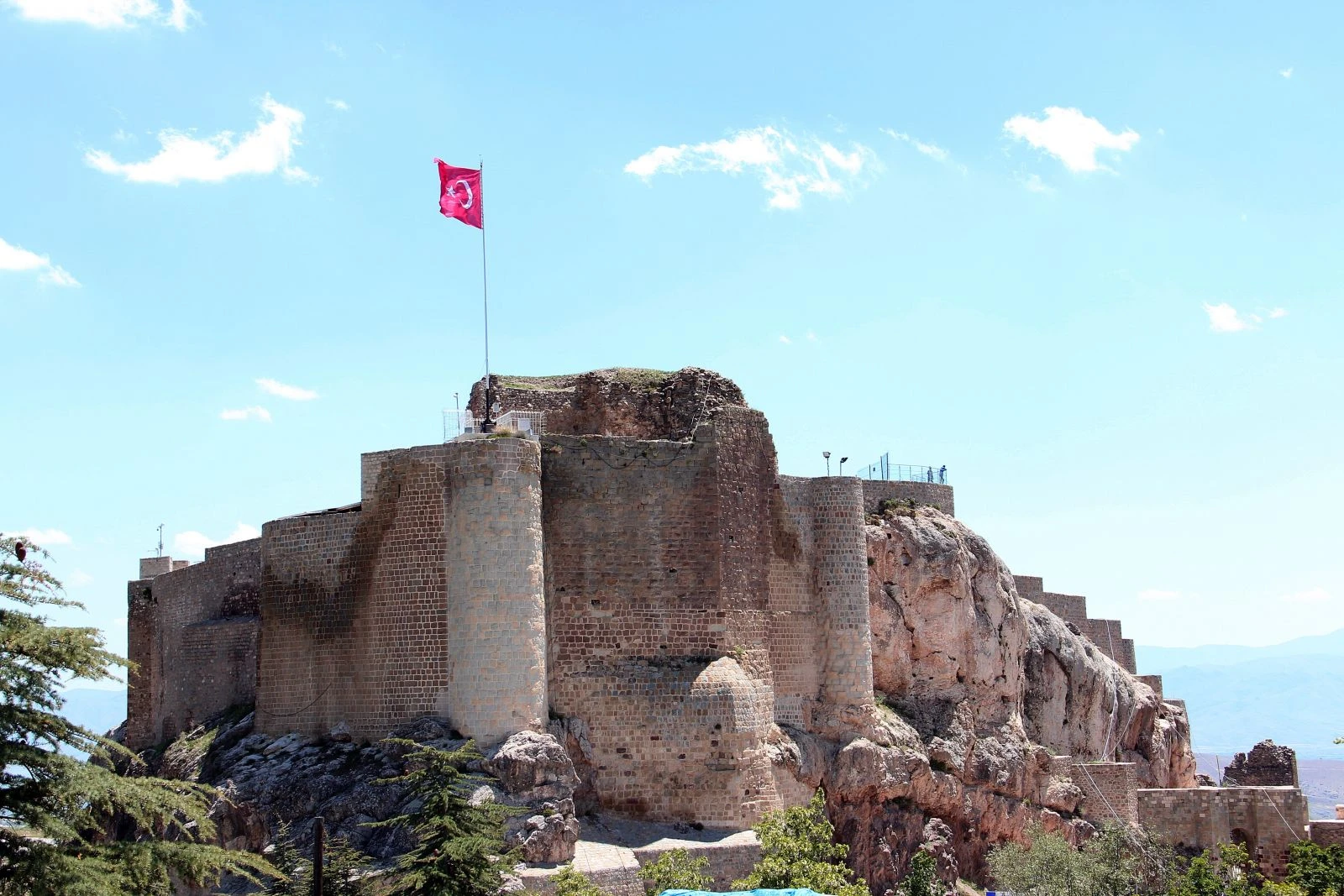 Harput Kalesi, tarihe ışık tutuyor