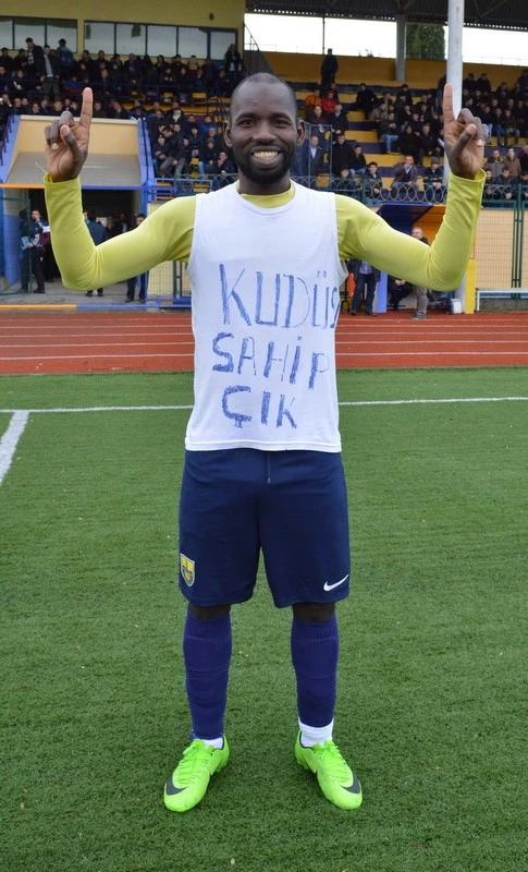 Kudüs’e futbolcu desteği